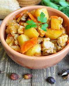 Рагу из свинины с овощами в томатном соке