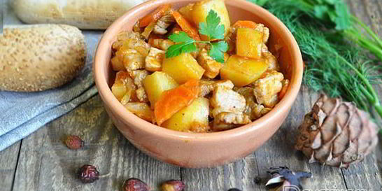 Рагу из свинины с овощами в томатном соке