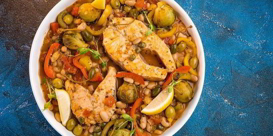 Сочное овощное рагу с лососем