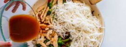 рисовая лапша с курицей и овощами. Шаг 5