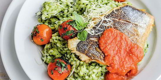 Сибас с лимонно-базиликовым ризотто