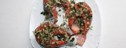 форель, жаренная с петрушкой и луком. Шаг 3