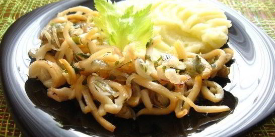 Кальмары с картофельным пюре