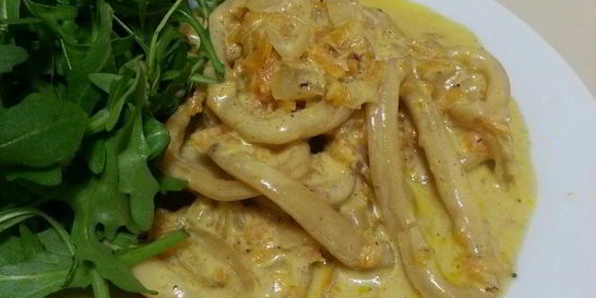 Кальмары, тушенные в сметане