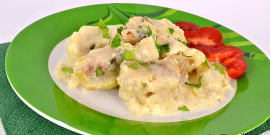 Хек тушеный в молоке