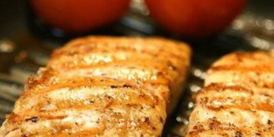 Лосось на гриле в коричневом сахаре