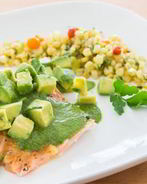 Лосось с зеленым соусом