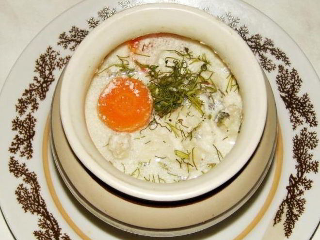 Рецепт минтая запеченного в духовке с картошкой со сметаной