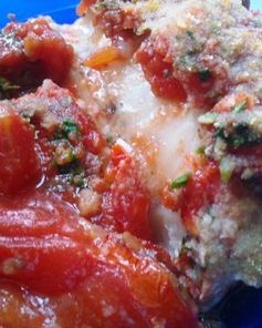 Морской окунь с томатами