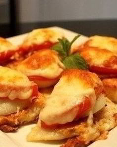 Рыба, запеченная под овощами и сыром