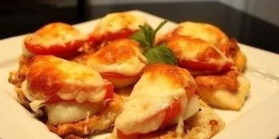 Рыба, запеченная под овощами и сыром