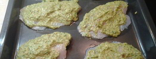 рыба, запеченная под помидорами и моцареллой. Шаг 3