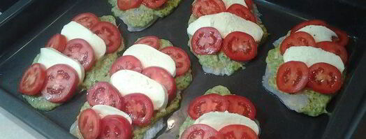 рыба, запеченная под помидорами и моцареллой. Шаг 4