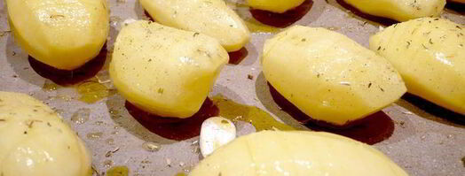 рыбка, запеченная в томатном соусе с маслинами и каперсами. Шаг 2