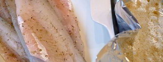 рыбка, запеченная в томатном соусе с маслинами и каперсами. Шаг 5