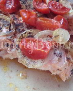 Семга с помидорами