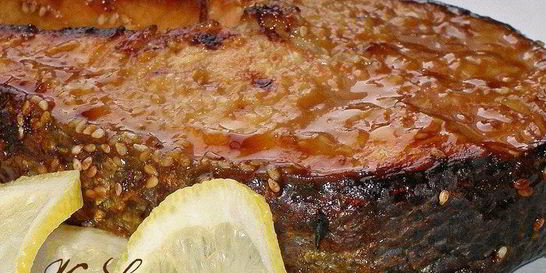 Семга в кунжуте с медом