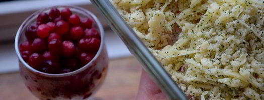 тилапия под штрейзелем и брусничным соусом. Шаг 4