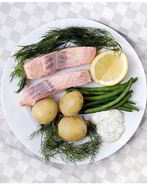 Вареный лосось с овощами по-шведски