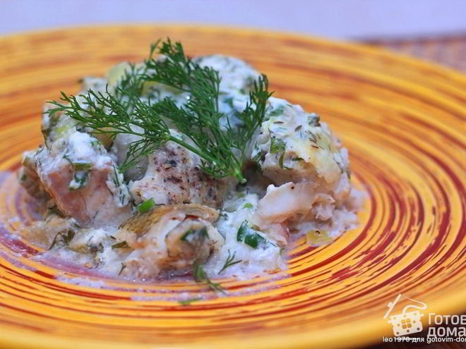 Рецепт запеченного судака со сметаной