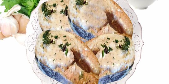 Жареная белуга под ореховым соусом