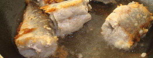 жареная рыба с картошкой и луком. Шаг 7