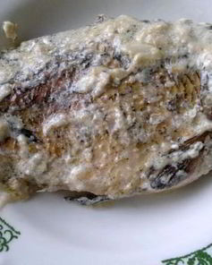 Жареный карась в сметане на сковороде