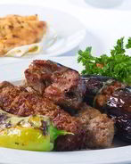 Бараньи шашлыки в йогурте и специях с цукини