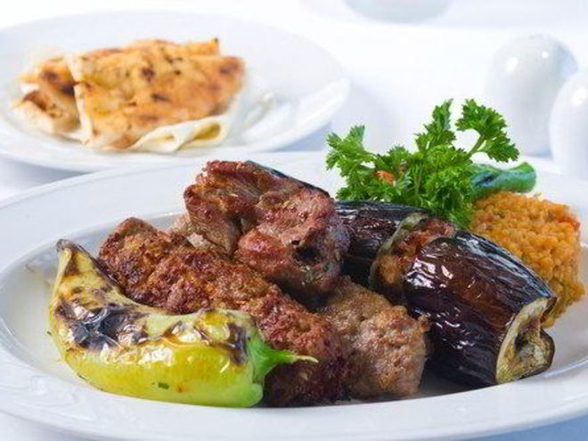 Рецепт бараньих шашлыков в йогурте и специях с цукини