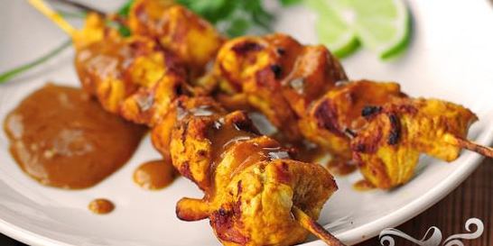 Куриные шашлычки с арахисовым соусом