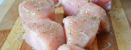 куриные шашлычки в беконе на шпажках. Шаг 3