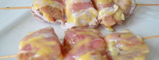 куриные шашлычки в беконе на шпажках. Шаг 6