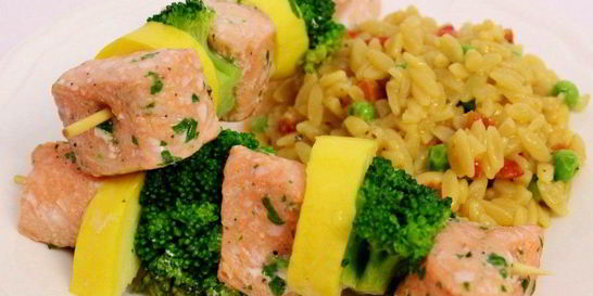 Шашлычки из лосося на шпажках