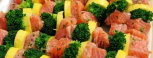 шашлычки из лосося на шпажках. Шаг 3