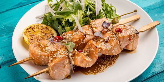 Шашлычки из лосося в медовом маринаде