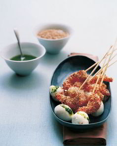 Шашлычки из моцареллы и креветок с соусом из базилика