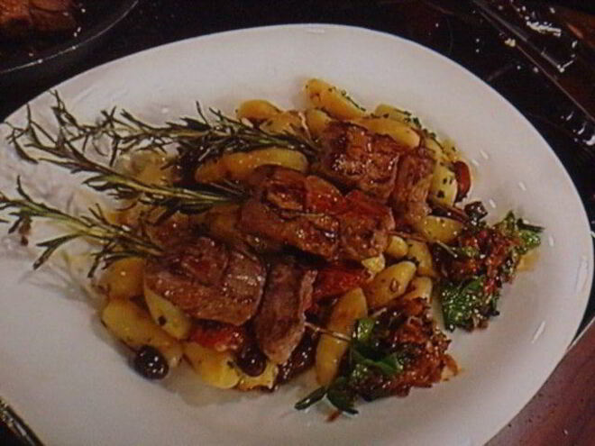 Рецепт шашлычков из ягненка с картофельными пальчиками и икрой из баклажанов