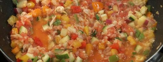 шашлычок из гребешка и лосося с овощным соте в ананасе. Шаг 3