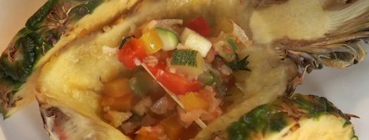 шашлычок из гребешка и лосося с овощным соте в ананасе. Шаг 4