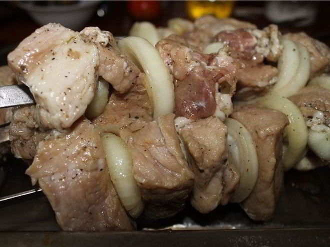 Рецепт шашлыка из свинины, маринованный в водке с медом