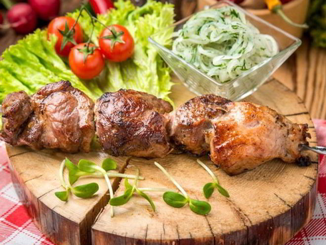 Рецепт шашлыка из свинины в маринаде из лука и красного вина