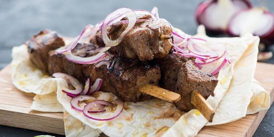 Шашлык из свиной шейки в яблочно-горчичном маринаде