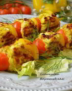 Шашлыки из рубленного мяса с овощами