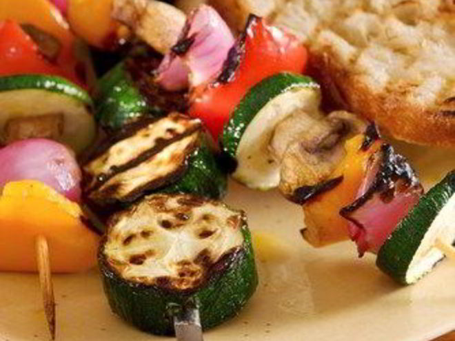 Рецепт шашлыков из сыра халлоуми, кабачков, грибов и перцев