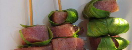 средиземноморские шашлычки из тунца с базиликом. Шаг 2