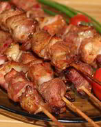 Свиные шашлычки с копченой грудинкой