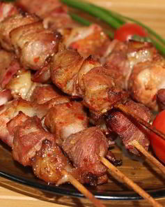 Свиные шашлычки с копченой грудинкой