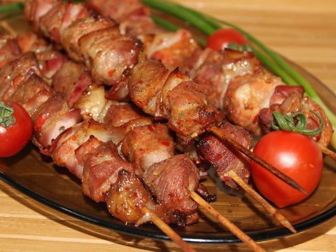 Рецепт свиных шашлычков с копченой грудинкой