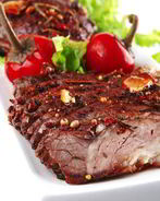 Ароматные говяжьи стейки с чесноком и перцем чипотле