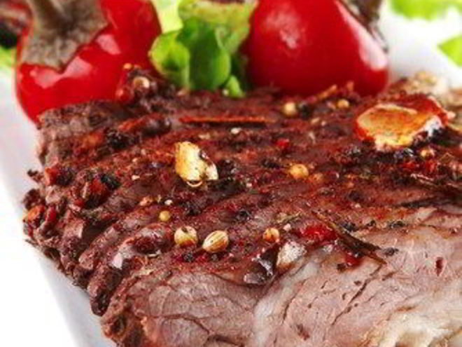 Рецепт ароматных говяжьих стейков с чесноком и перцем чипотле